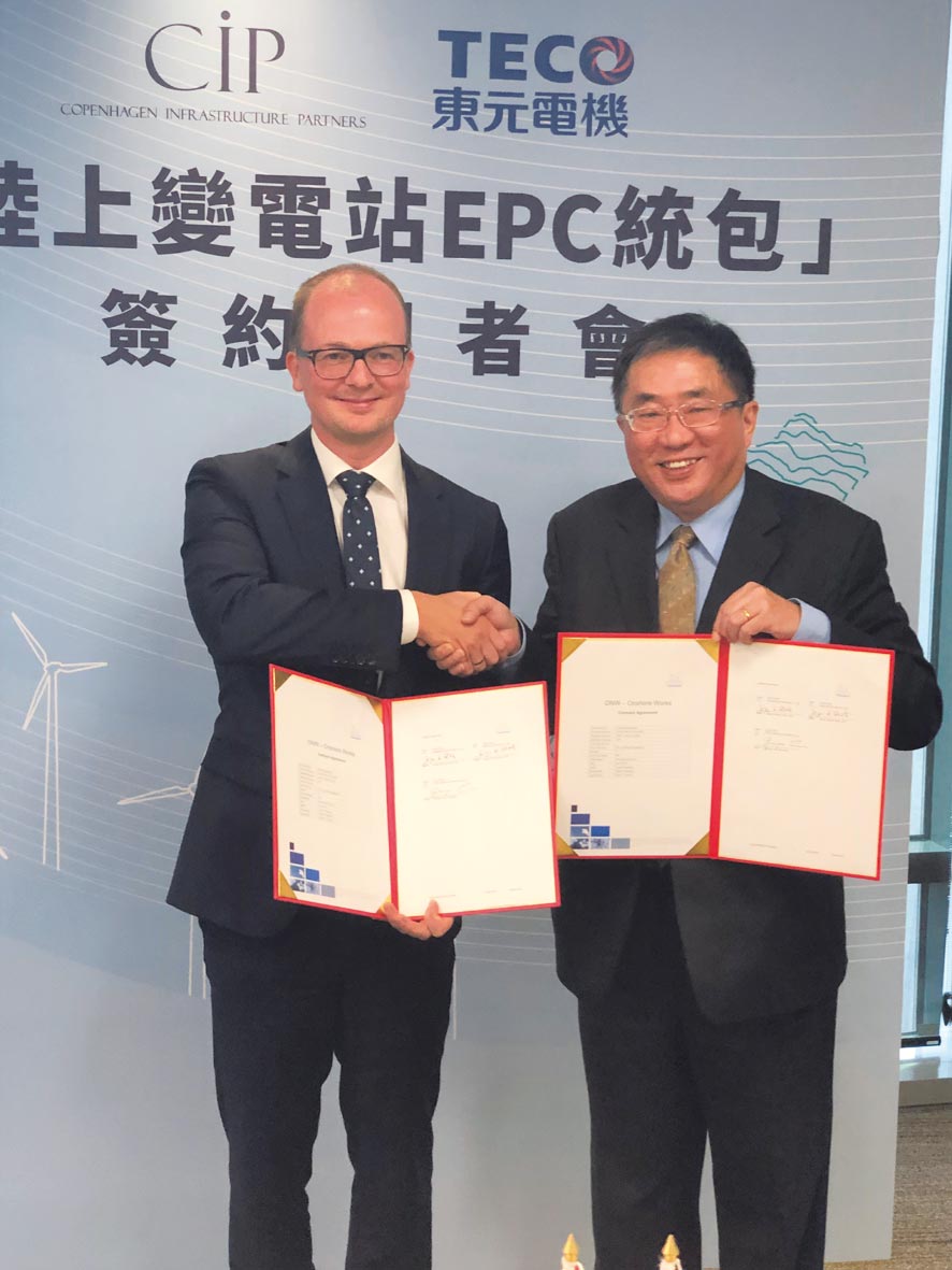 CIP臺灣區執行長侯奕愷（左）、東元代理總經理連昭志昨（5）日共同簽署變電站建置統包合約。圖／沈美幸